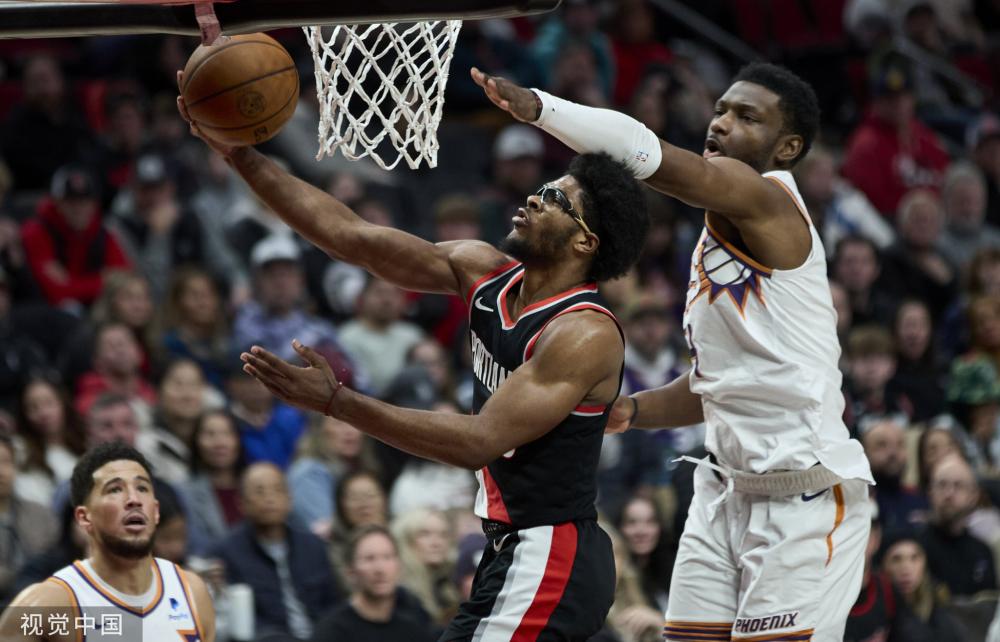 这使得他不 这使得他不